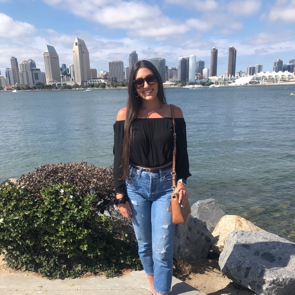 Profile Picture of Anna Vastardis (@annavastardis) on Poshmark