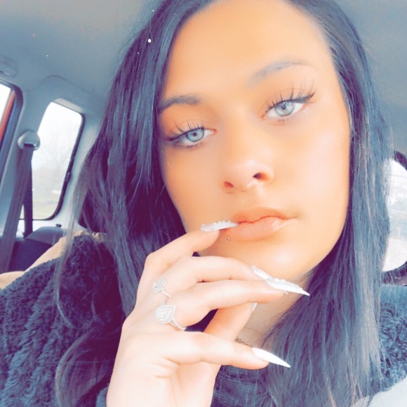Profile Picture of Ashley Monte (@ashcecilia95) on Poshmark
