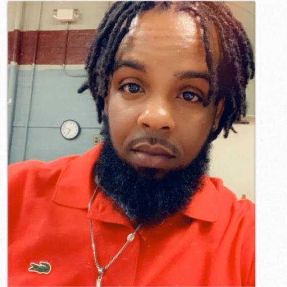 Profile Picture of Robert Tilford (@robtill1224) on Poshmark