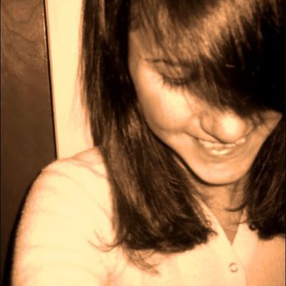 Profile Picture of Elizabeth Zuerlein (@shmooboo) on Poshmark