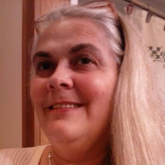 Profile Picture of Sandra Taylor (@safata) on Poshmark