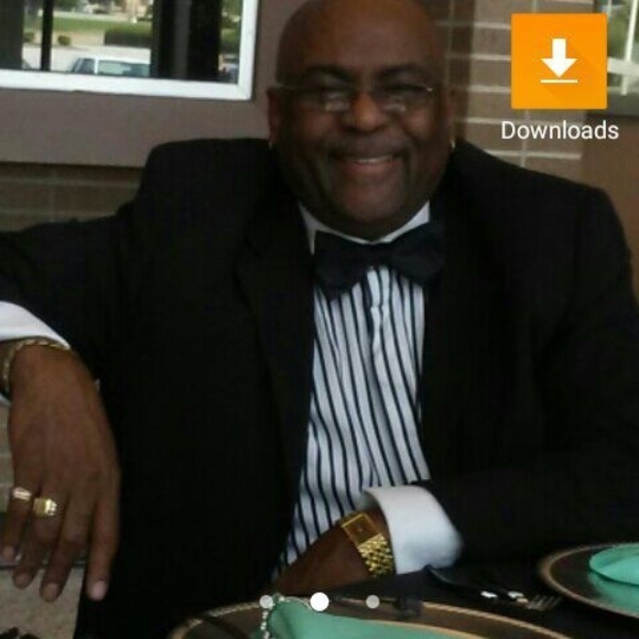 Profile Picture of Graylin Waters (@graylin_waters) on Poshmark