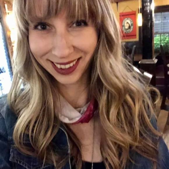 Profile Picture of Heather Feather (@heather_feather) on Poshmark