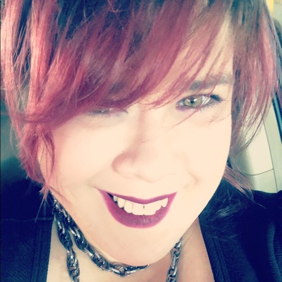 Profile Picture of Frankie Brune (@hufflepuff_88) on Poshmark