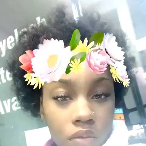 Profile Picture of Nooniee Noonie (@noonieeeeee) on Poshmark