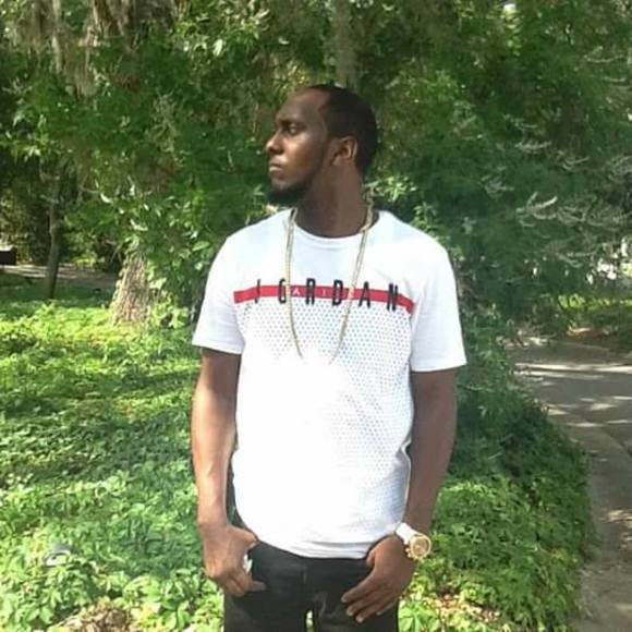 Profile Picture of Michael Smalls (@skooze86) on Poshmark