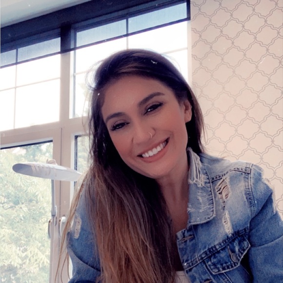 Profile Picture of Amber Schaub (@amberschaub) on Poshmark