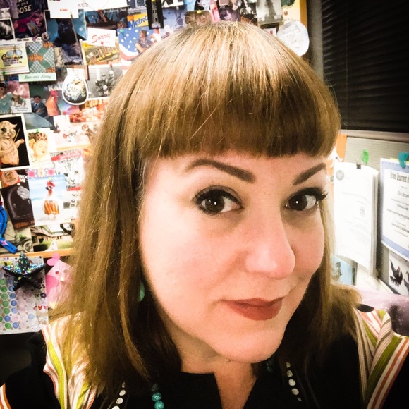 Profile Picture of Dori Brown (@loisthemermaid) on Poshmark