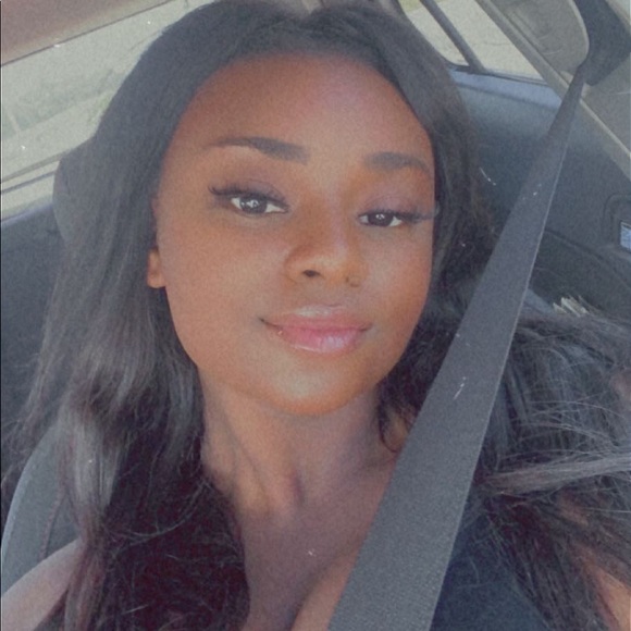 Profile Picture of Danai Barnett (@danaibarnett) on Poshmark