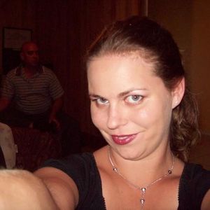 Profile Picture of Laura Garvey (@laditzychick) on Myspace