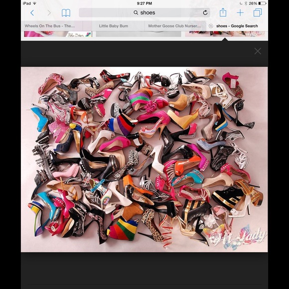Profile Picture of Stephanie Morrissey (@singme2sleepeg) on Poshmark