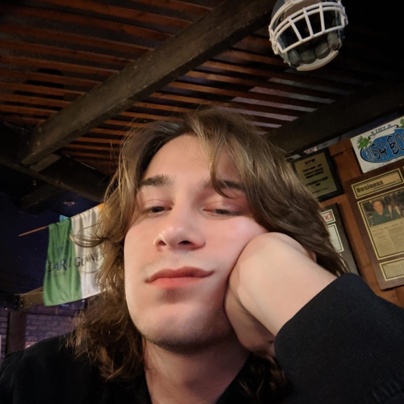 Profile Picture of Frank Miklaucic (@frankmiklaucic) on Poshmark