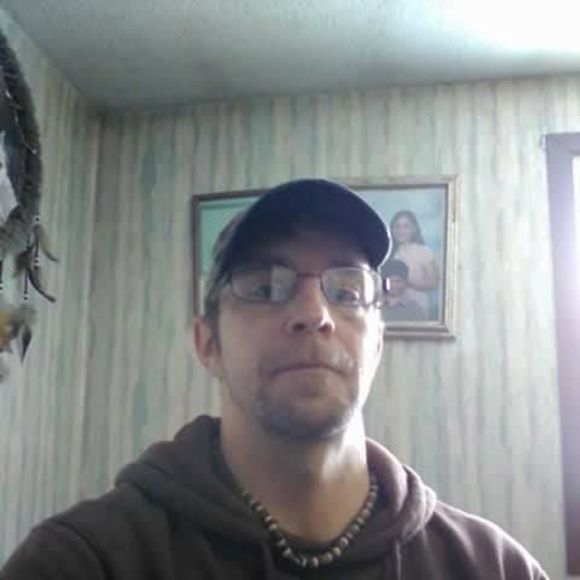 Profile Picture of Robert Hildum (@bobhildum) on Poshmark