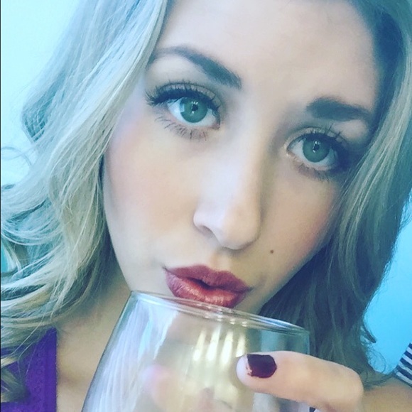 Profile Picture of Kimberly Bakalars (@kbakalars) on Poshmark