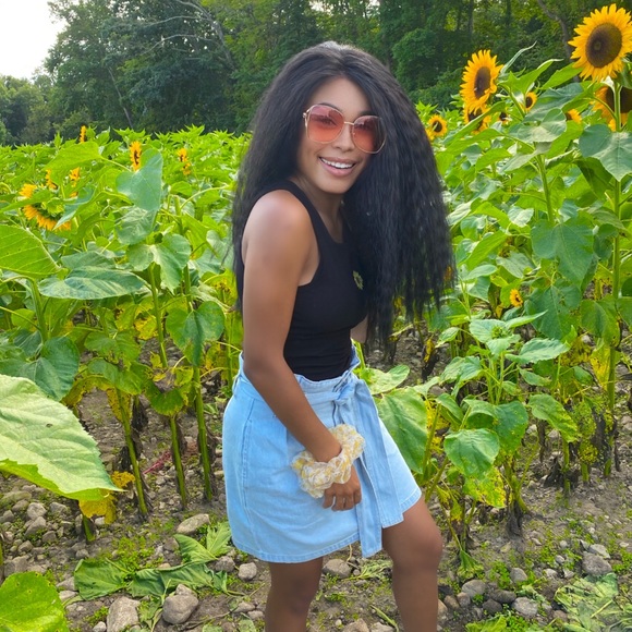 Profile Picture of Andreanna Bender (@andreannadmj) on Poshmark