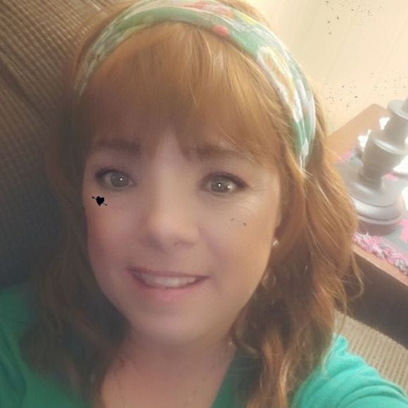 Profile Picture of Danielle Chulick (@dmkomacko) on Poshmark