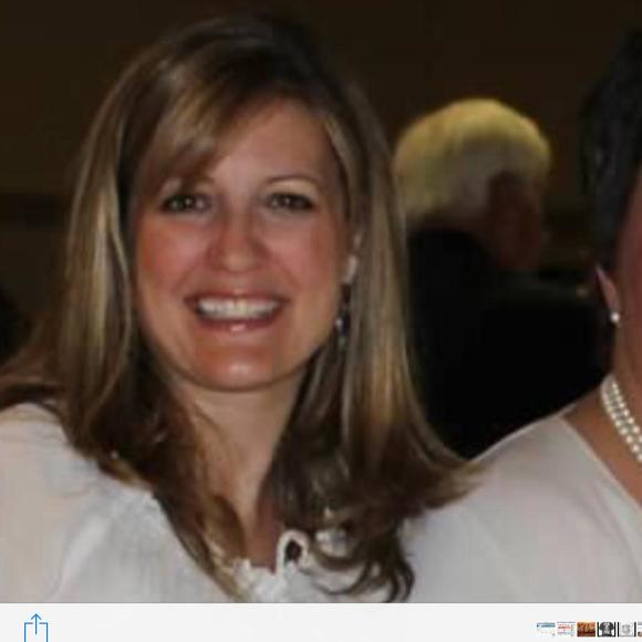 Profile Picture of Jennifer Graygo fluent (@jennifergray931) on Poshmark