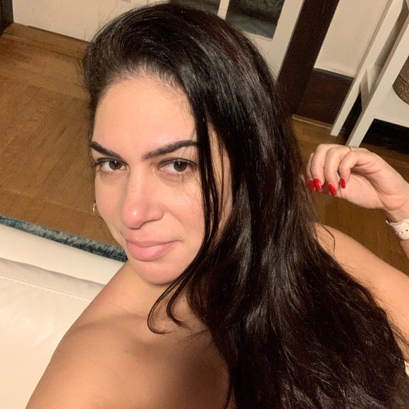 Profile Picture of Orene Dias (@orenedias) on Poshmark