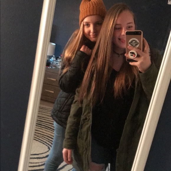 Profile Picture of Sarah Letts (@sarahletts) on Poshmark