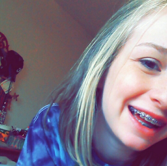 Profile Picture of Hannah Whetstone (@hannahwhetstone) on Poshmark