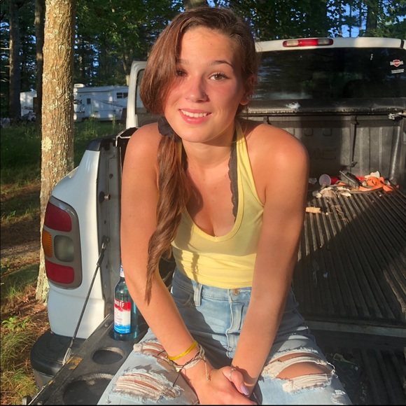Profile Picture of Makenzie Derochea (@kenzie_9302) on Poshmark
