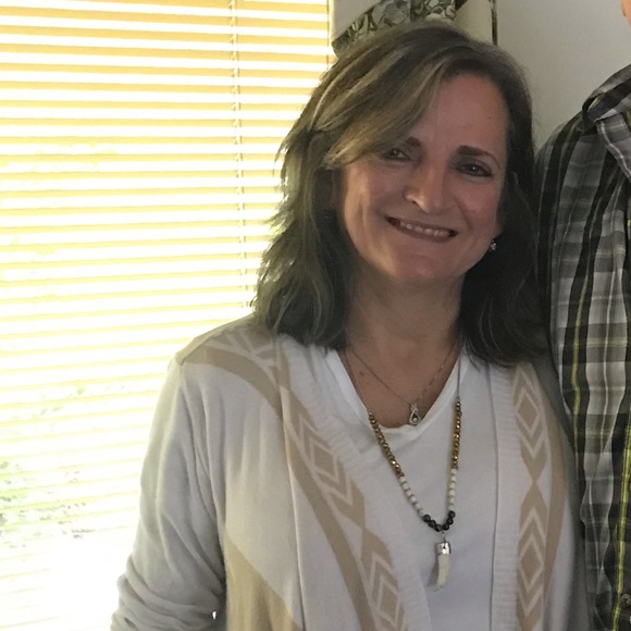 Profile Picture of Debra Oakley-bradley (@deboakbradley) on Poshmark