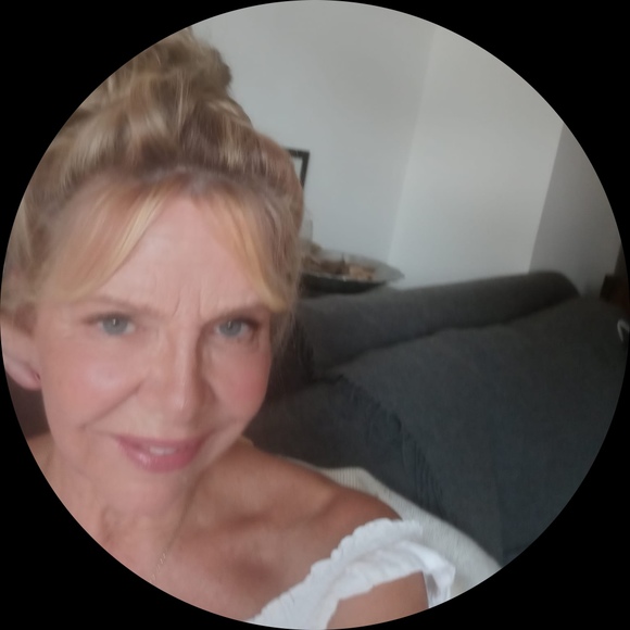 Profile Picture of Nanette Stutterheim (@lylalilly) on Poshmark