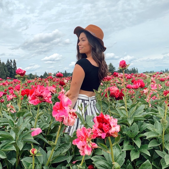 Profile Picture of Gabrielle Ficek (@gficek) on Poshmark