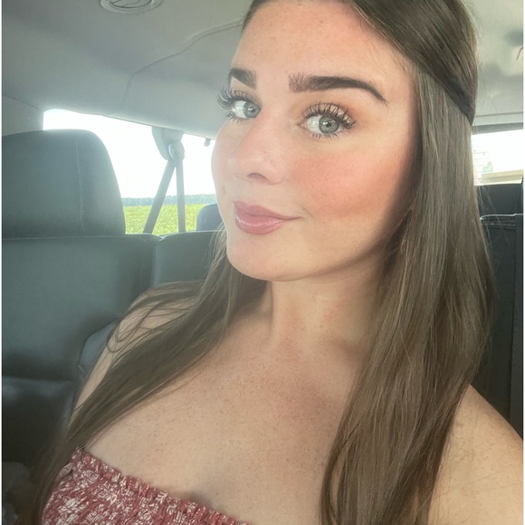 Profile Picture of Gabrielle Wagner (@gabwag4915) on Poshmark