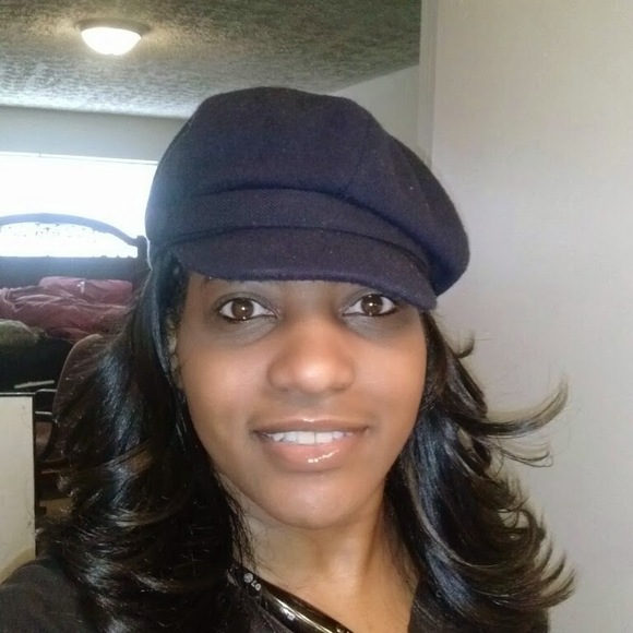 Profile Picture of Kimberly Summers (@ksummers48) on Poshmark