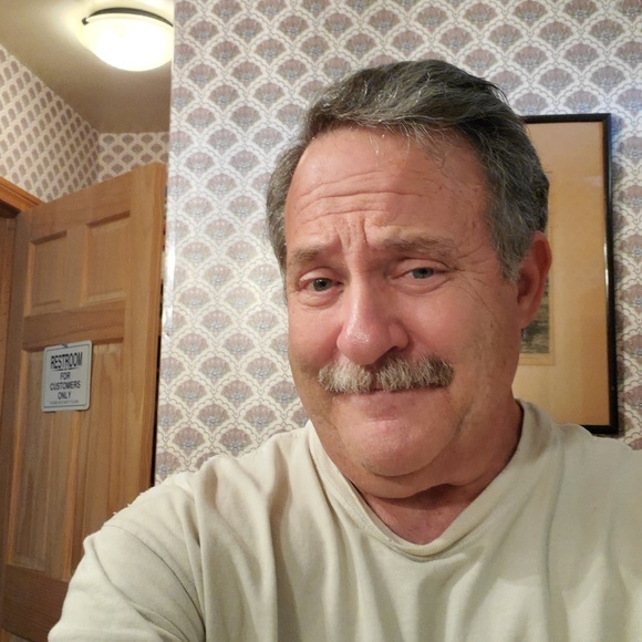 Profile Picture of Michael Levitt (@4show) on Poshmark