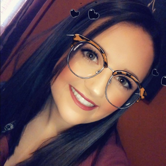 Profile Picture of Hannah Wade (@hannahwade__) on Poshmark