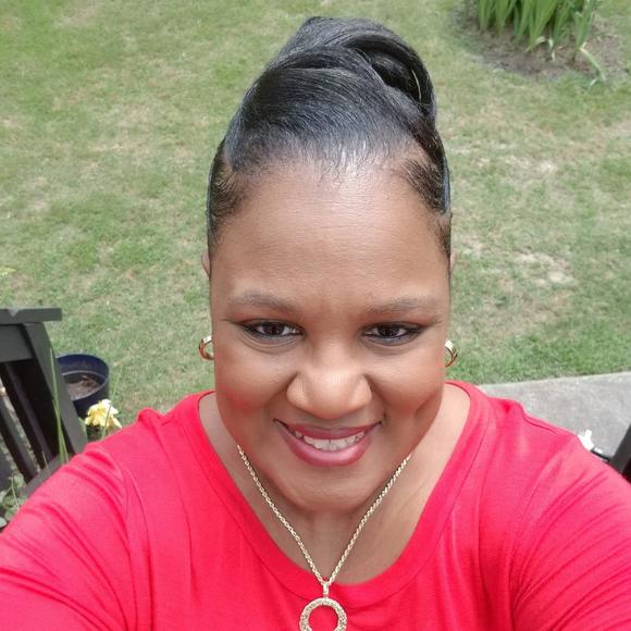 Profile Picture of Alice Judkins (@alice165) on Poshmark