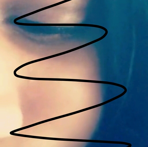 Profile Picture of Willow Willows (@eertwolliw) on Poshmark