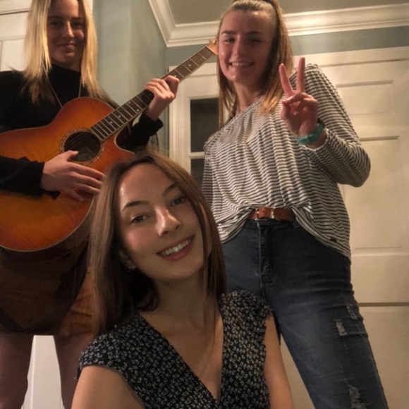 Profile Picture of Mari Kleha (@marikleha) on Poshmark