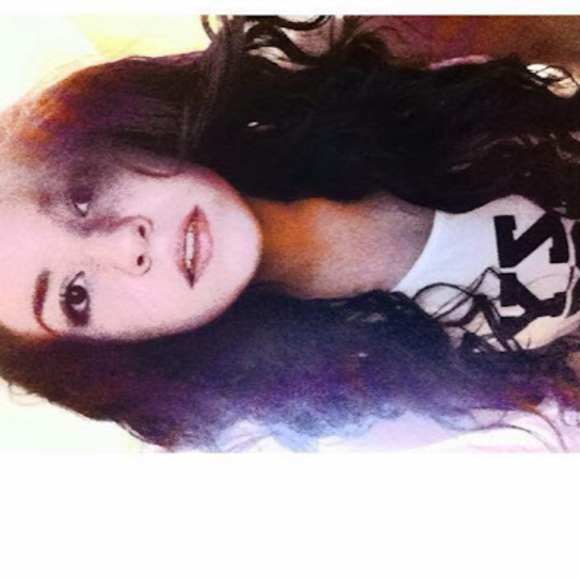 Profile Picture of Victoria Branco (@vic_b_28) on Poshmark