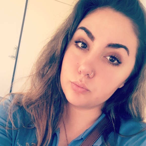 Profile Picture of Claudia Chavez (@cecechxvez) on Poshmark