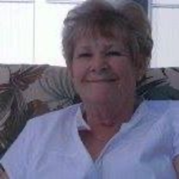 Profile Picture of Sharon Dethloff (@sharonrarrian) on Poshmark