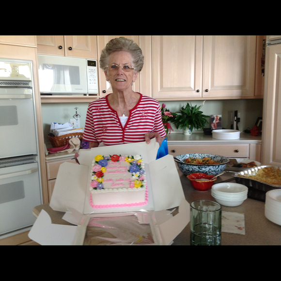 Profile Picture of Donna Guyette (@sob2489) on Poshmark