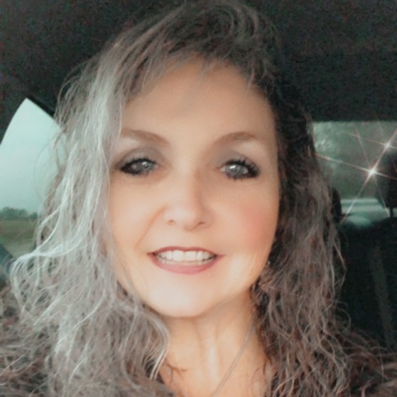 Profile Picture of Valerie Burgin (@burgin01) on Poshmark