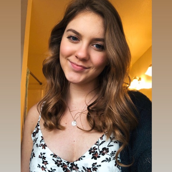 Profile Picture of Emily Gilsdorf (@emily_gilsdorf) on Poshmark