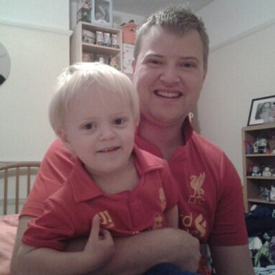 Profile Picture of Robert Butterworth (@robsparkylfc) on Twitter