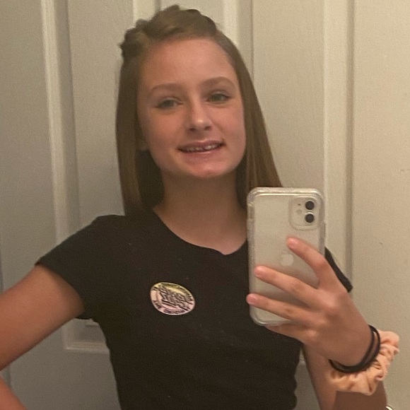 Profile Picture of Makenzie Verrastro (@m_verrastro) on Poshmark