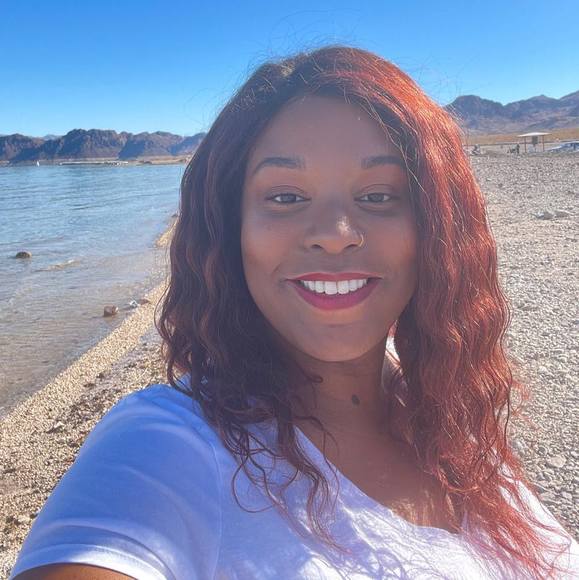 Profile Picture of Dorinda Holmes (@holmes07379) on Poshmark