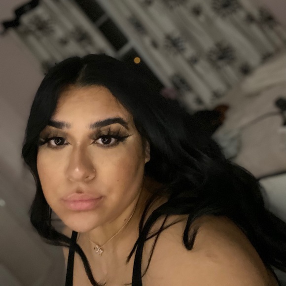 Profile Picture of Erika Espinosa (@erikaespinos000) on Poshmark