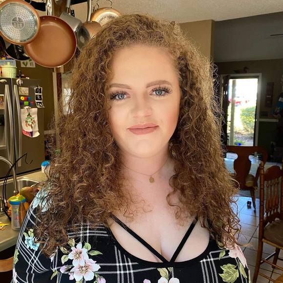 Profile Picture of Julia Irvin (@jujugrety) on Poshmark