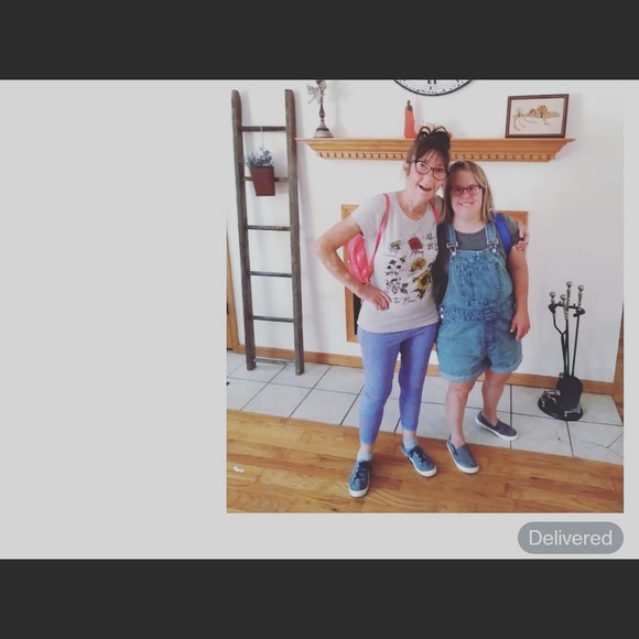 Profile Picture of Melanie Ledgerwood (@205bluebird) on Poshmark