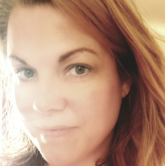 Profile Picture of Jessica Kefer (@wvbeauty) on Poshmark