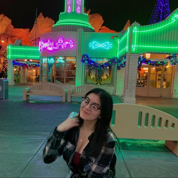 Profile Picture of Rose Enriquez (@rosemrie_) on Poshmark