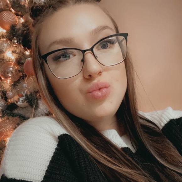 Profile Picture of Kelsey Chriswell (@kchriswell) on Poshmark